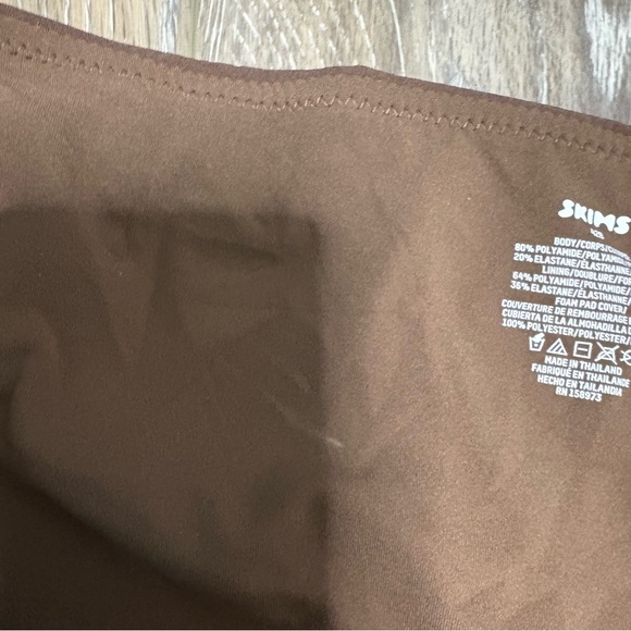 Skims Kim Kardashian Women’s Fits Everybody Full Coverage Back Smoother Bra 42B - Picture 2 of 4